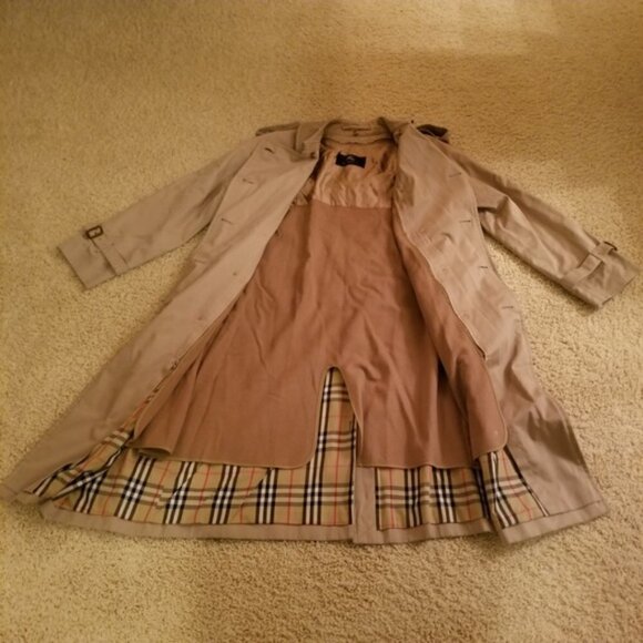 Vintage Burberry Classic Trench Coat (42 L) - Picture 2 of 8